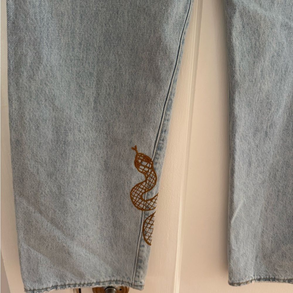 🐍Custom Levi’s Snake Reputation Embroidered Light Blue Jeans 25 - Picture 5 of 10